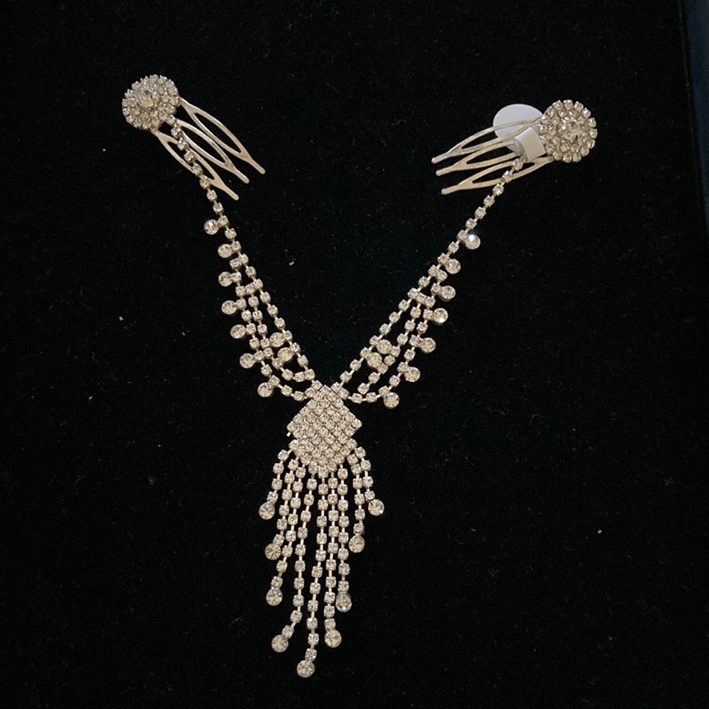 🎉HP🎉 Rhinestone Hair Accessory with Clips